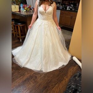 Elegant Lace Wedding size  S/M